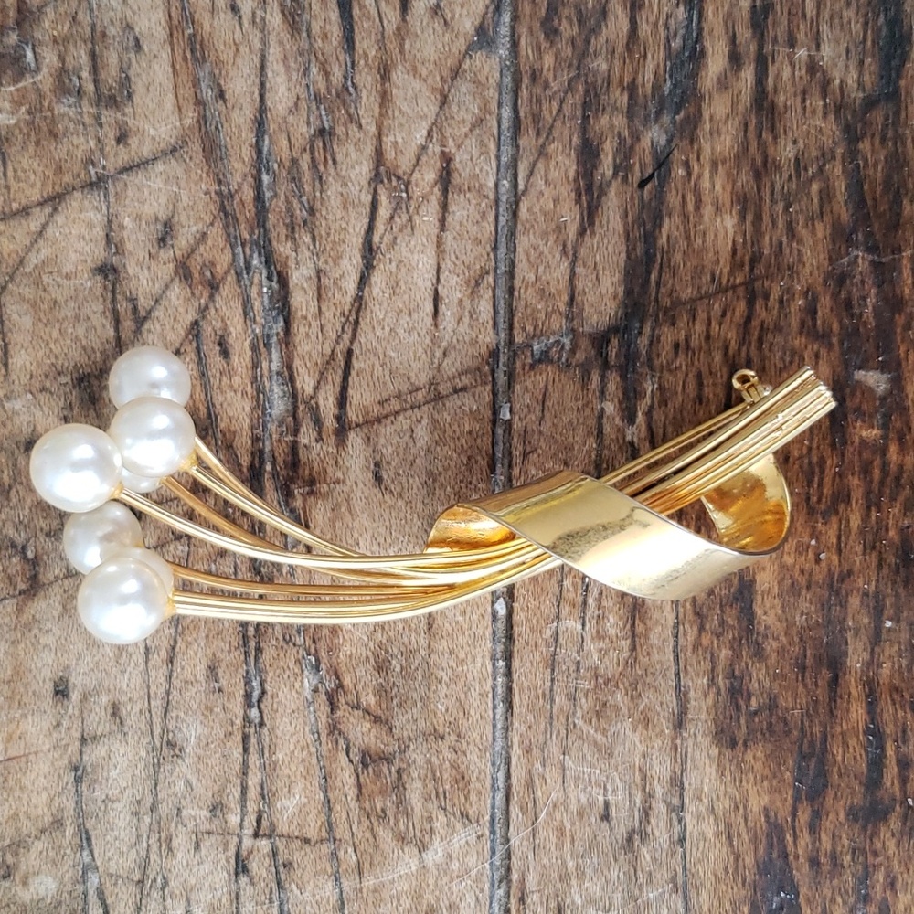 Napier Gold toned and Pearl pin.